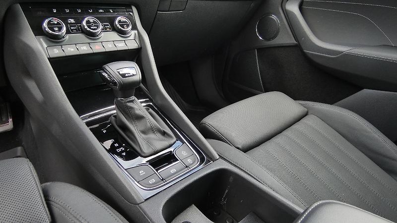 Škoda Kodiaq 2,0 TSI 140 kW L&K 4x4 DSG - fotka 6 z 26