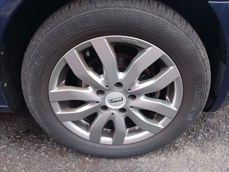 Škoda Octavia 1,6   TDI KOMBI 77KW AMBITION - fotka 16 z 20