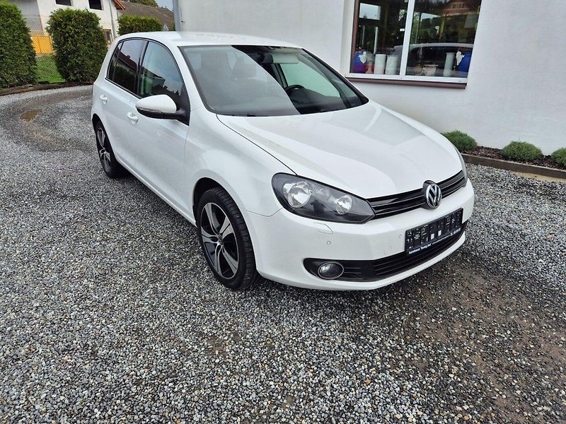 Volkswagen Golf (2012) 1.2 TSi - fotka 1 z 30