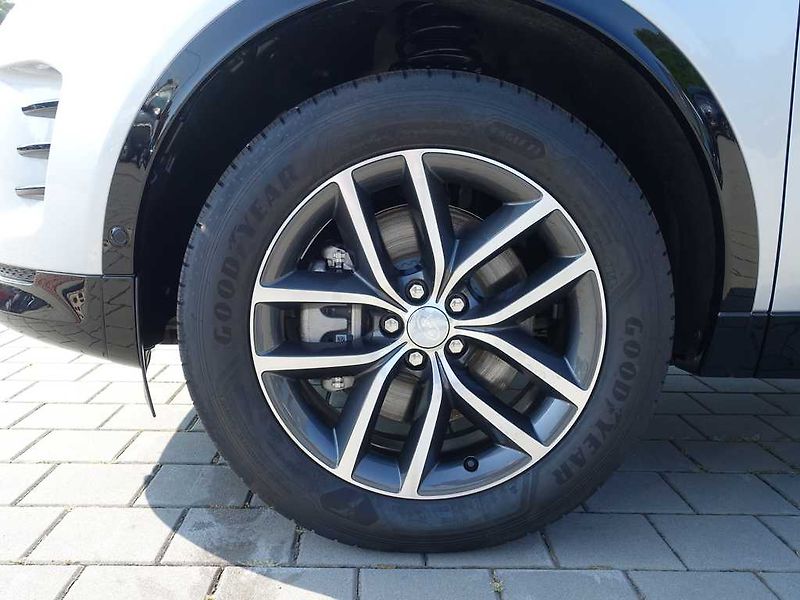 Land Rover Discovery Sport 1,5 R-Dynamic SE P300e - fotka 2 z 42