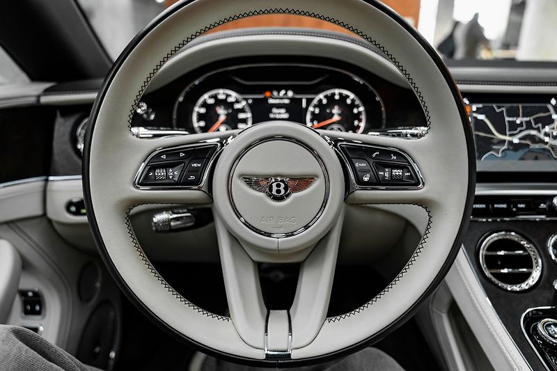 Bentley Continental GTC V8, MULLINER, NAIM, NOČNÉ VIDE - fotka 18 z 24