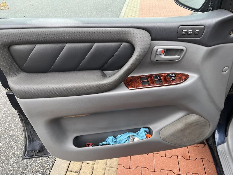 Toyota Land Cruiser 4.6 V8 LPG - fotka 9 z 24