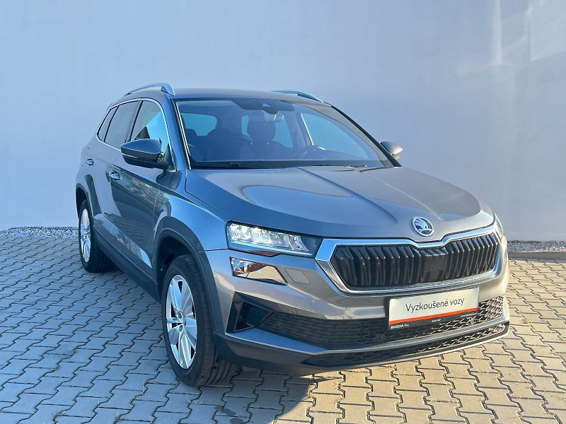 Škoda Karoq (2025) Top Selection 1,5TSI 110kW 7.s - fotka 6 z 33