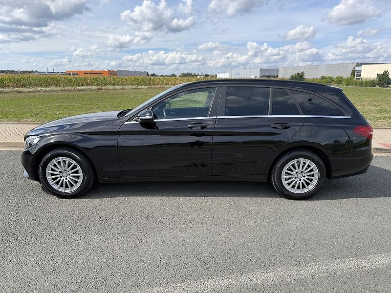Mercedes-Benz Třídy C 180 CGI AUTOMAT LED NAVIGACE - fotka 2 z 38