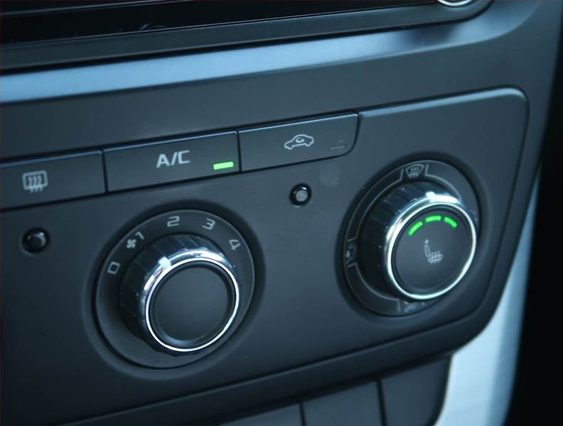 Škoda Yeti (2015) GreenLine 1.6 TDI, Navi - fotka 18 z 20