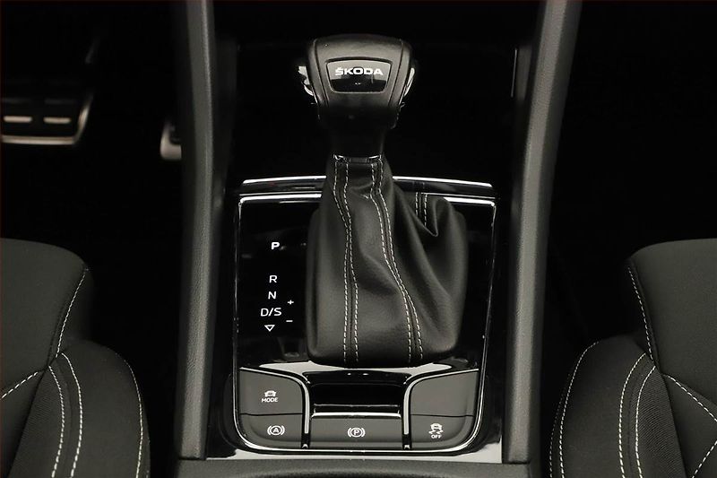 Škoda Karoq (2023) Sportline 1.5 TSI - fotka 10 z 15