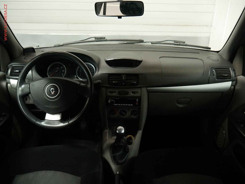 Renault Thalia (2011) 1.2 i, ČR, AC, park.asist - fotka 8 z 17