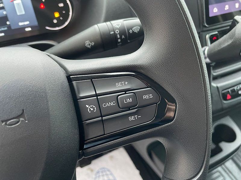 Toyota Proace Max MY25 2.2L 8AT - fotka 16 z 23