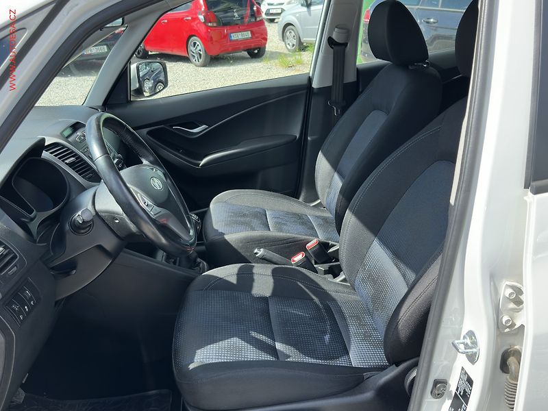 Hyundai ix20 (2014) 1.6i, ČR, AC, TZ - fotka 9 z 17
