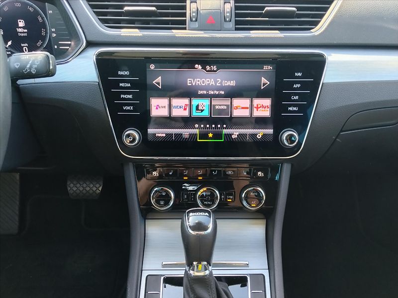 Škoda Superb 2.0TDI 110kW, DSG tažné - fotka 18 z 38
