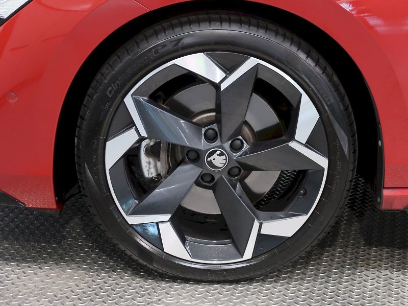 Škoda Superb (2025) SPORTLINE 2.0TSI 195KW 4x4 DSG - fotka 12 z 50