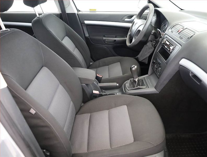 Škoda Octavia (2009) 1.9 TDI, nová STK, zamluveno - fotka 7 z 16
