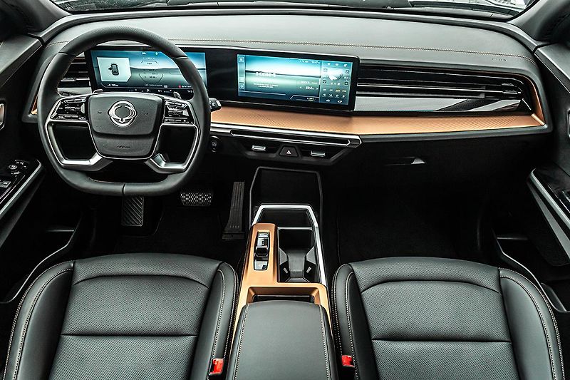SsangYong Torres (2025) 1,5 GDI 4WD AT PREMIUM 5el.dve - fotka 14 z 22