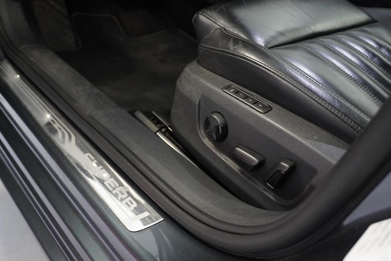 Škoda Superb 1,5 TSI SPORT LINE DSG - fotka 14 z 40