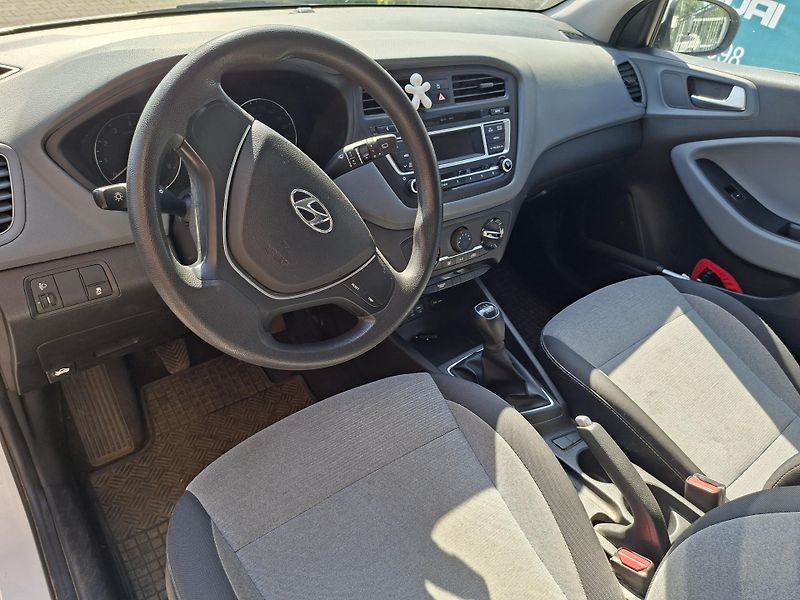 Hyundai i20 1.3-KLIMA-ALU-CENTRÁL-ISOFIX - fotka 10 z 10