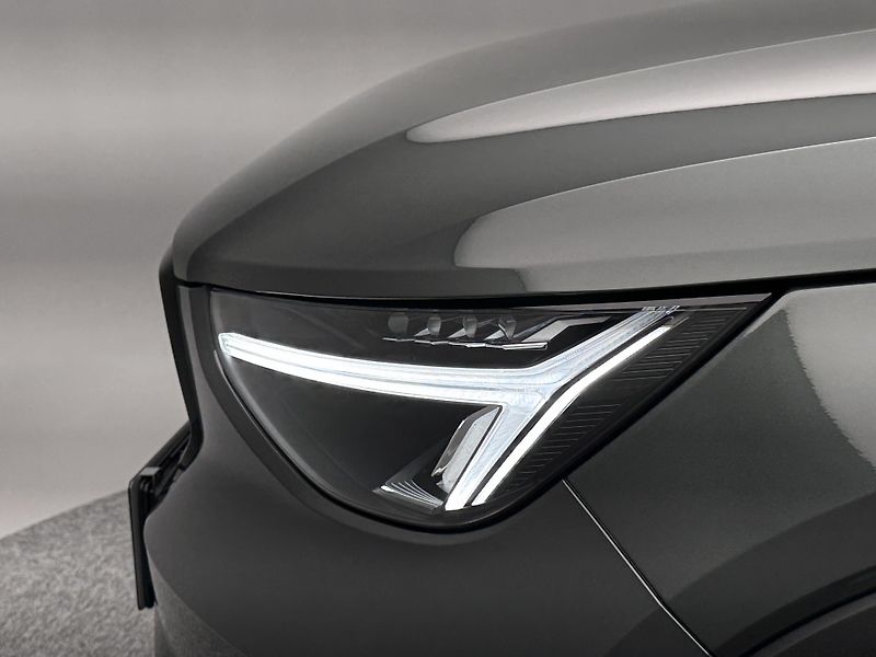 Volvo XC40 (2026) B3 AUT DARK PLUS - fotka 18 z 23