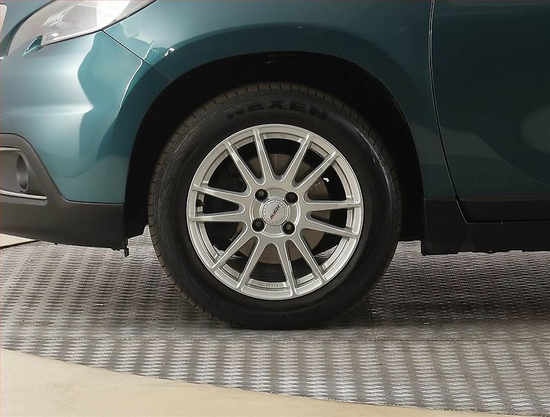Peugeot 2008 (2017) 1.2 PureTech, Automat, ČR - fotka 15 z 21