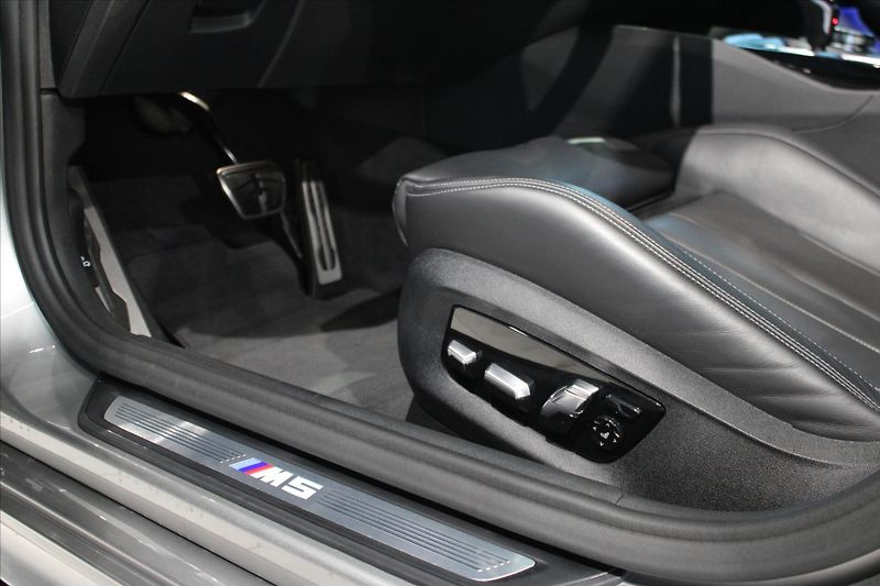 BMW M5 Competition 460kw CZ/adLED/B&W - fotka 12 z 32