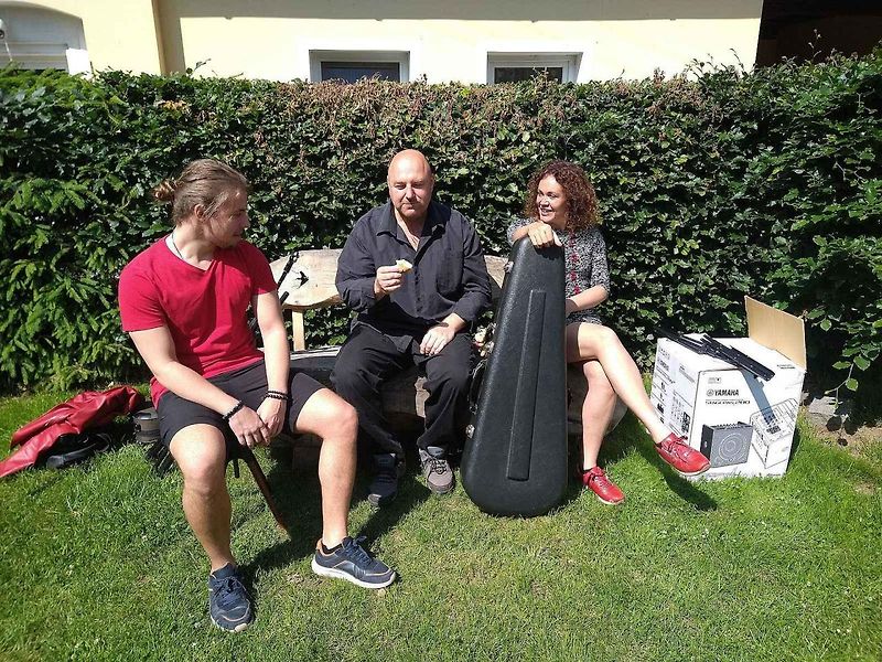 Kia posloužila jako generátor pro koncert v Dětském domově v Broumově.