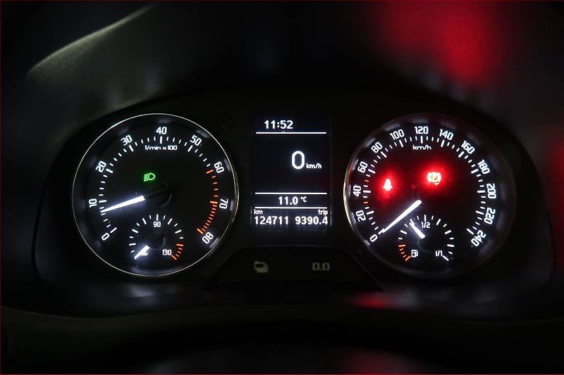 Škoda Fabia (2011) Elegance 1.2 TSI, Tempomat - fotka 11 z 15