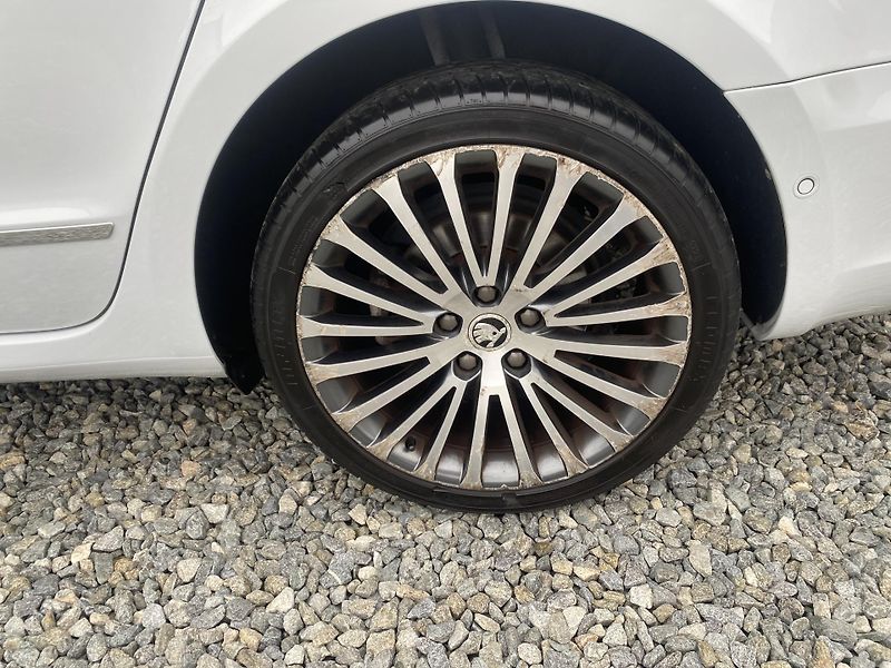 Škoda Superb 2.0TDi 4x4 170PS DSG L+K COMBI - fotka 34 z 158