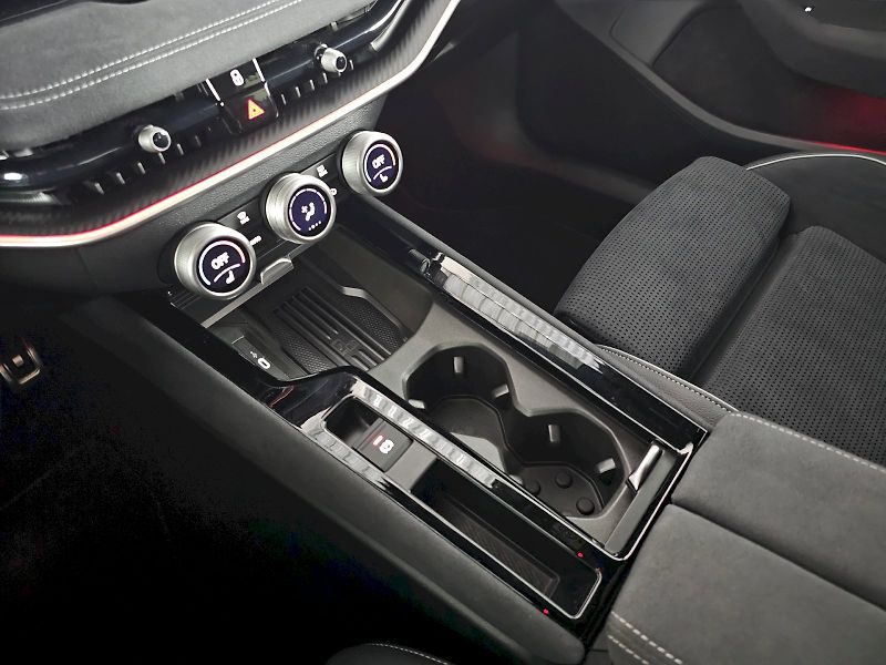 Škoda Superb (2025) 1.5TSI 110kW DSG SPORTLINE TAŽ - fotka 27 z 33