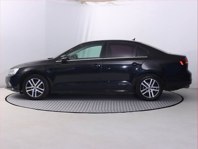 Volkswagen Jetta (2017) Highline 2.0 TDI, Navi - fotka 3 z 19