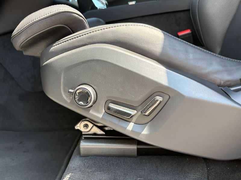 Volvo XC90 Plus Black Edition T8 AWD 335k - fotka 19 z 27