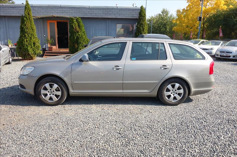 Škoda Octavia 1,8 TSi,ČR,SERV.KN.,ELEGANCE. - fotka 3 z 4