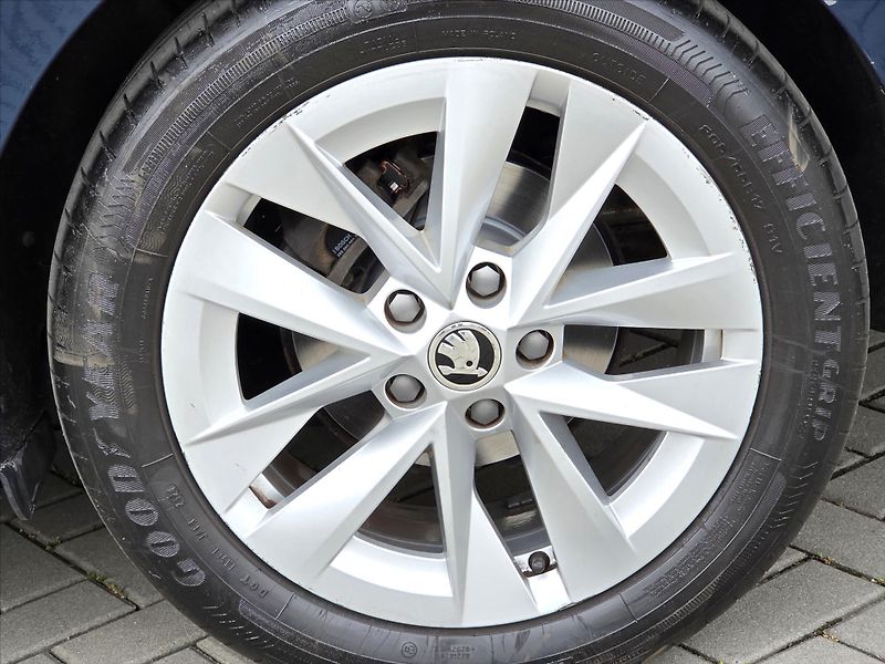 Škoda Octavia 1,5 eTSi 110kW DSG Style Plus - fotka 20 z 22