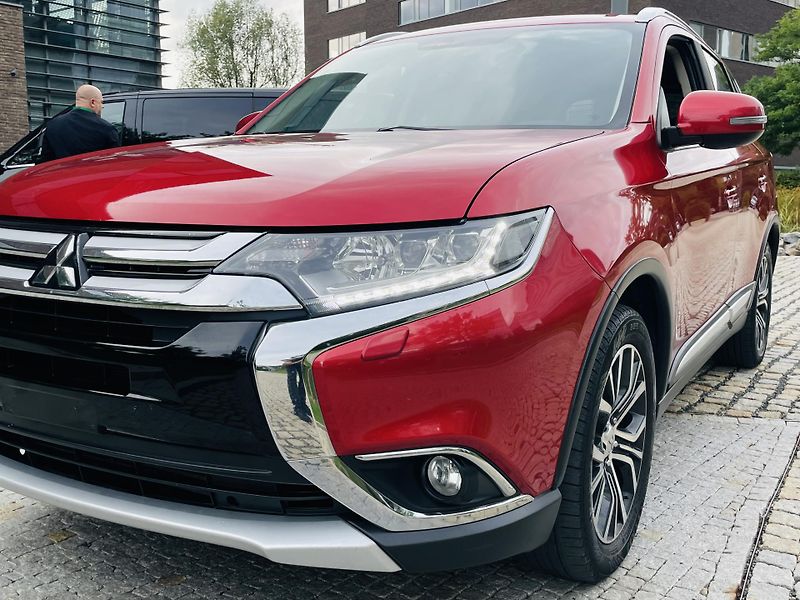 Mitsubishi Outlander 2.2D 4x4 1MAJ TAŽNÉ SERVISKA  - fotka 41 z 42