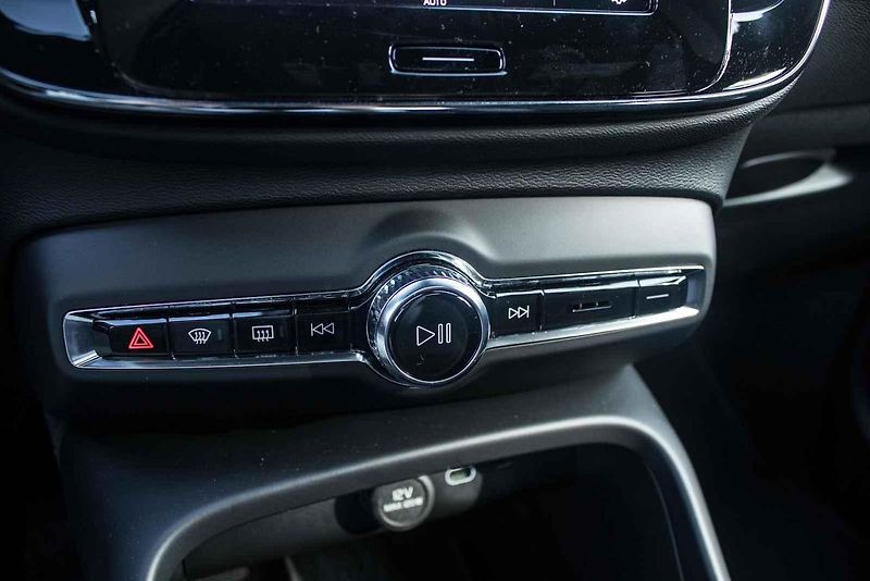 Zvenčí kompaktní crossover, zevnitř překvapivě prostorné auto, které obstojí i jako jediné v rodině.