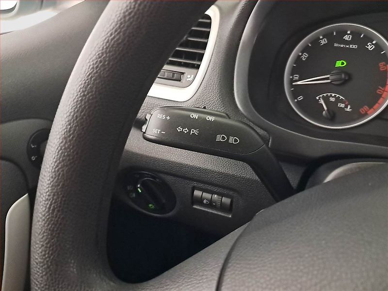 Škoda Fabia (2009) Elegance 1.6 16V, Tempomat - fotka 16 z 17
