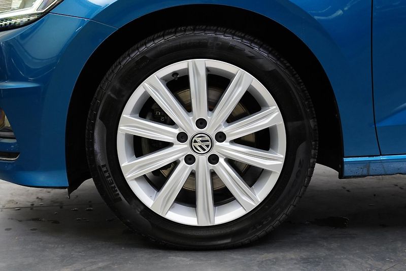 Volkswagen Touran - fotka 10 z 26