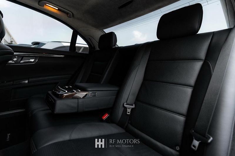 Mercedes-Benz Třídy S (2013) AMG S 63 5.5 V8 Biturbo - fotka 32 z 56