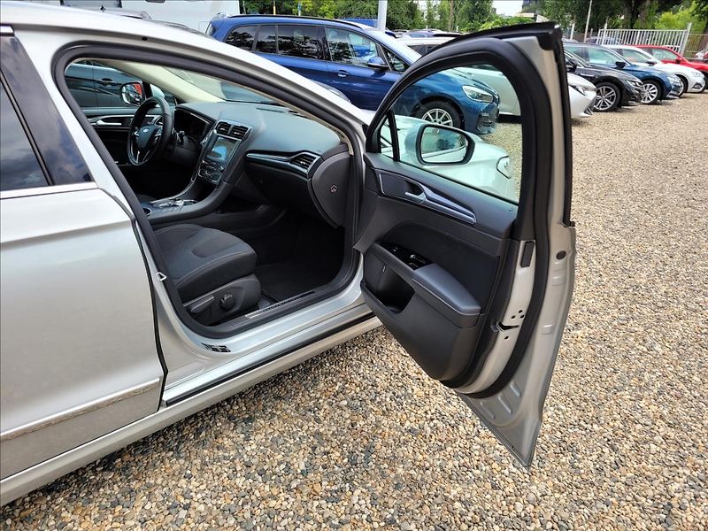 Ford Mondeo 2,0 DA,Limited,xenon,navi,výhř - fotka 10 z 50