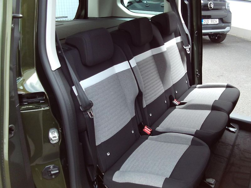 Citroën Berlingo (2026) PLUS Petrol 110k Manual - fotka 9 z 13