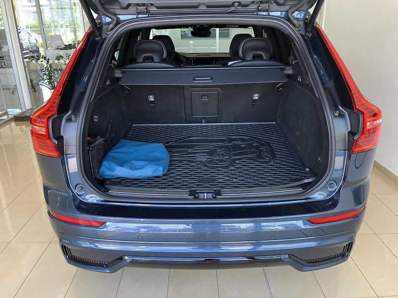 Volvo XC60 T8 eAWD Ultimate Dark - fotka 10 z 54