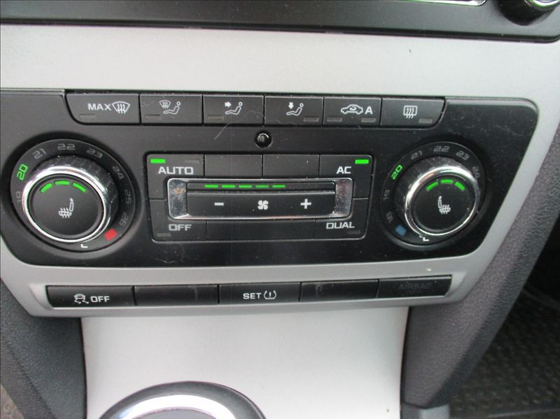 Škoda Octavia 1,6 TDI, aut. klima, servis - fotka 14 z 20