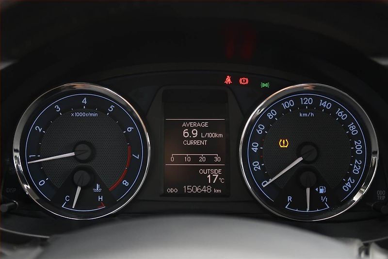 Toyota Corolla (2015) 1.6 Valvematic, Tempomat - fotka 11 z 18