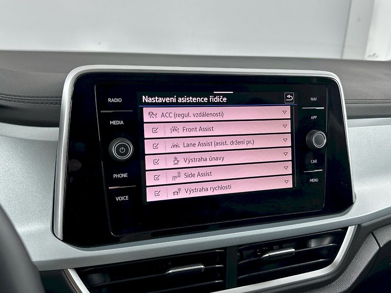 Volkswagen T-Roc (2025) Life GOAL 1.0 TSI 85kW - fotka 13 z 27