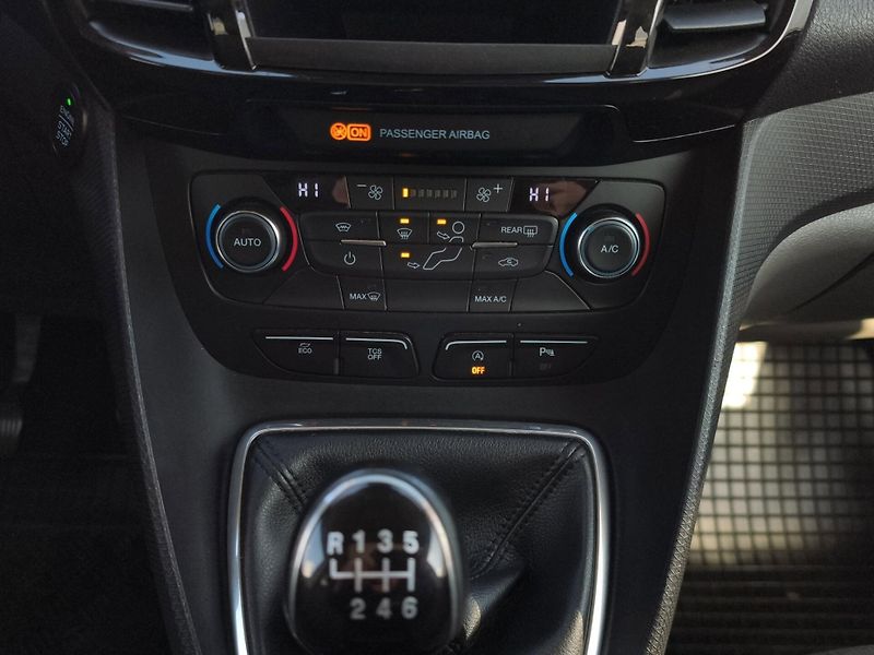 Ford Tourneo Connect (2019) Titanium L2 1.5 EcoBlue 88kW, - fotka 19 z 24
