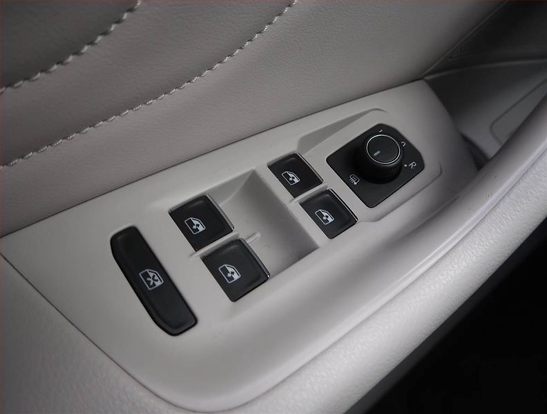 Volkswagen Passat (2020) 2.0 TDI, Automat, Kůže, Navi - fotka 18 z 21