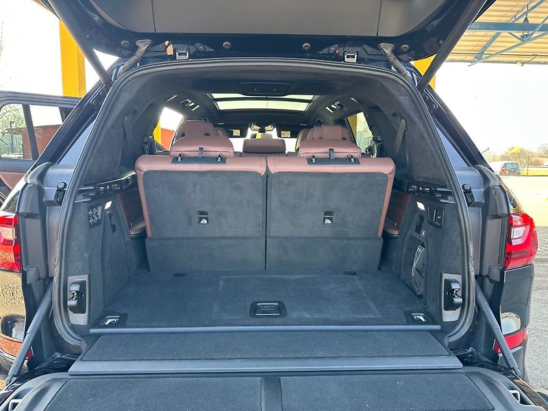 BMW X7 (2021) M50D FINAL EDITION 1/100 - fotka 26 z 43