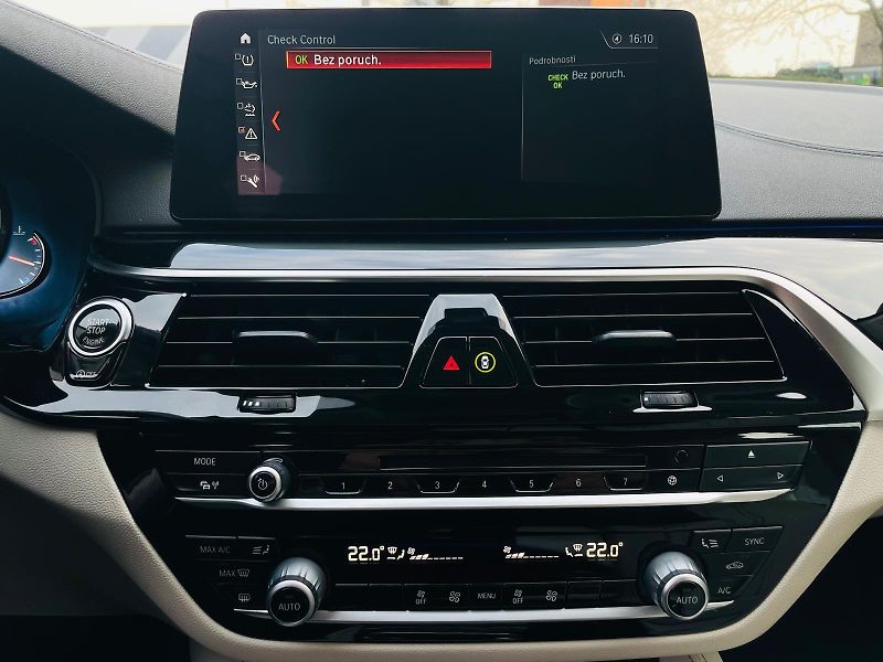 BMW Řada 5 520D AUT KAMERA SERVISKA - fotka 55 z 58
