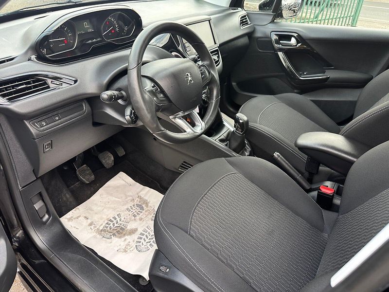 Peugeot 208 (2017) 1,2 61kw - fotka 10 z 23