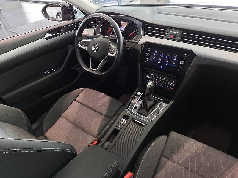 Volkswagen Passat Variant (2022) 2.0 TDI (110kW/150k) DSG, Busi - fotka 12 z 28