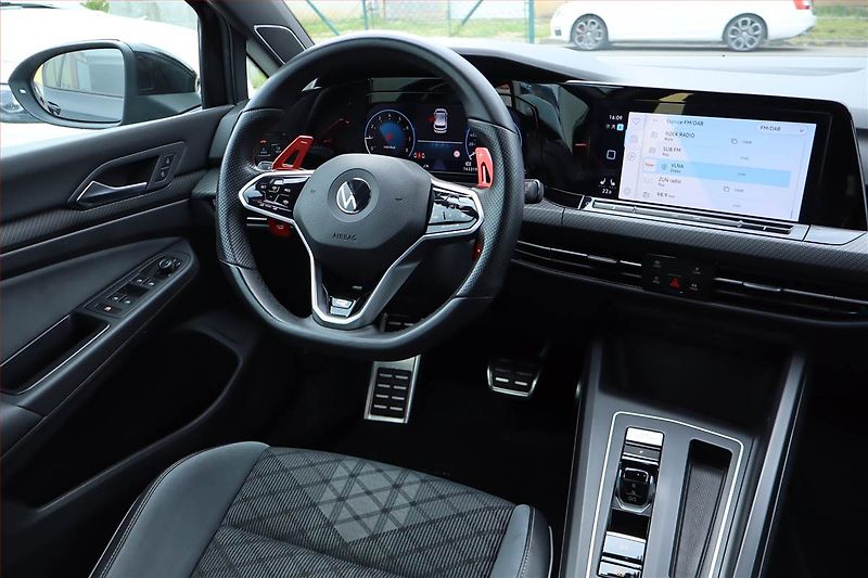 Volkswagen Golf (2021) R-Line 1.5 eTSI - fotka 7 z 25
