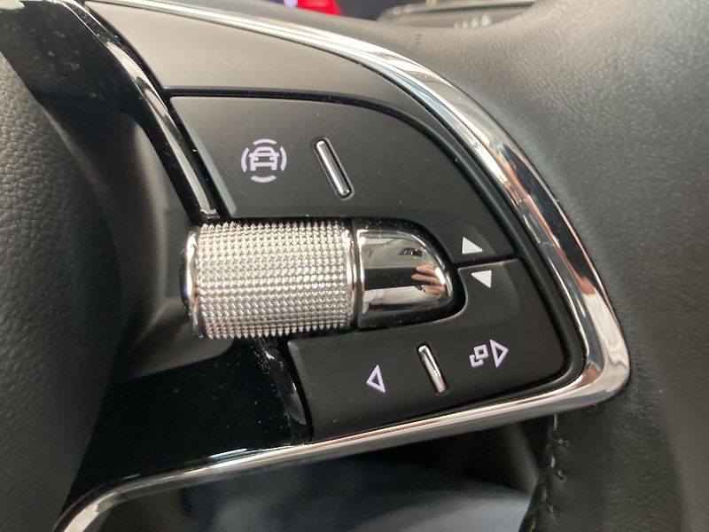 Škoda Octavia COMBI 2.0 TDI AMBITION - fotka 19 z 31
