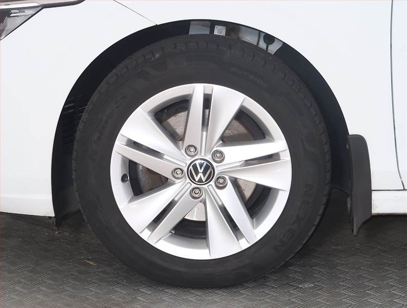 Volkswagen Golf (2021) 1.5 eTSI, Automat, Tempomat - fotka 15 z 19